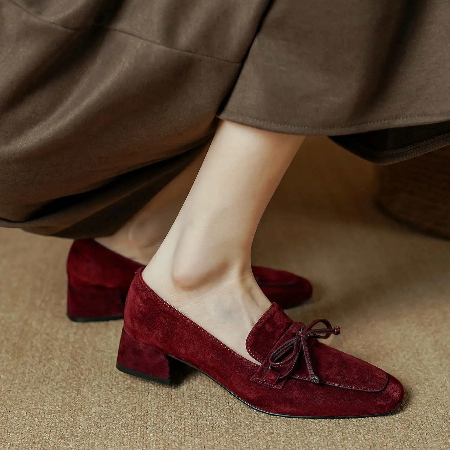 MOOMMO Women Chunky Low Heel Loafers Bow Suede Slip On Closed Square Toe Loafer Shoes Oxfords Comfy 1 Inch Block Heels Dress Shoes Pumps Office Work Pumps Vintage Retro Comfy 4-11 M US