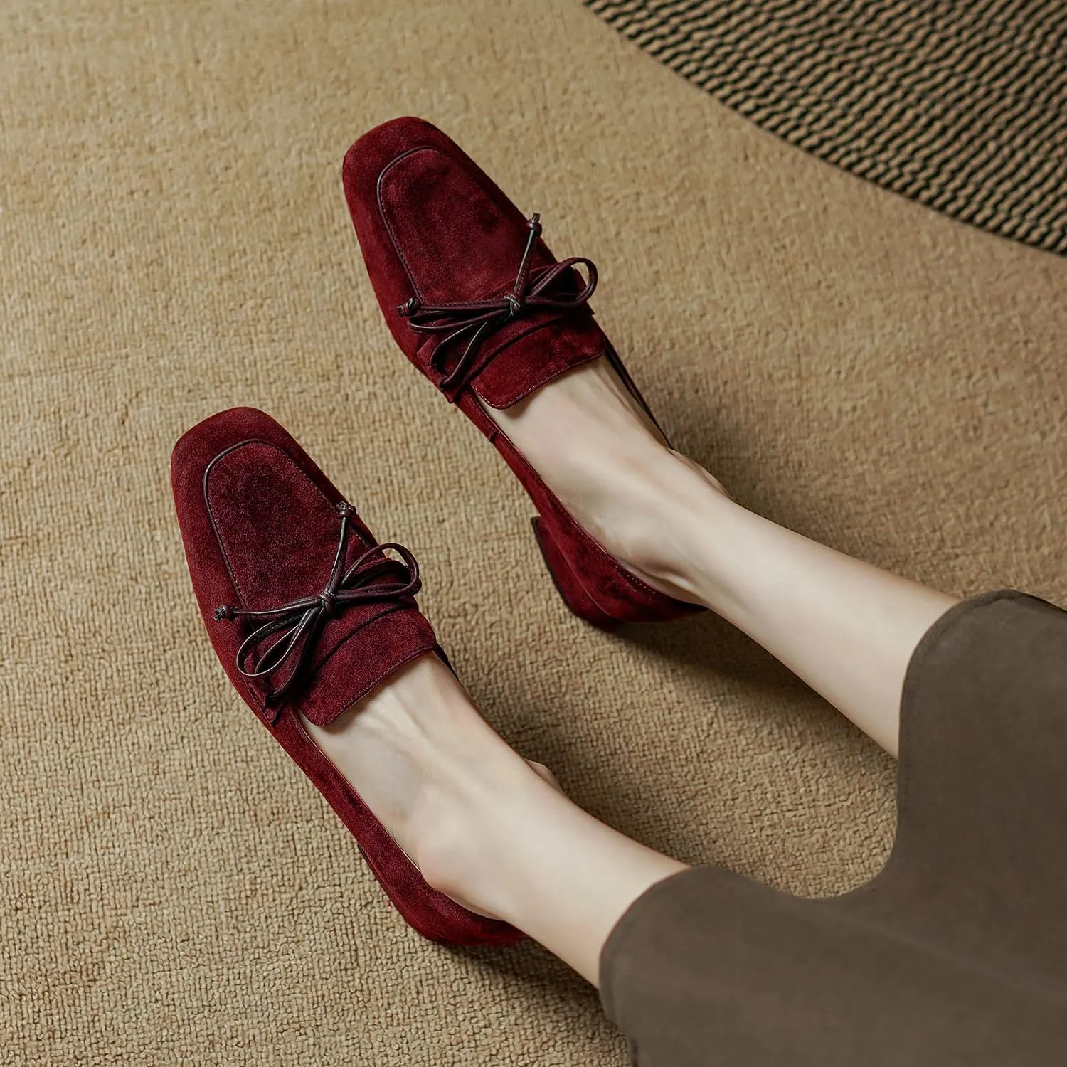 MOOMMO Women Chunky Low Heel Loafers Bow Suede Slip On Closed Square Toe Loafer Shoes Oxfords Comfy 1 Inch Block Heels Dress Shoes Pumps Office Work Pumps Vintage Retro Comfy 4-11 M US